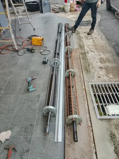 Warehouse Shutter - Shaft and barrel assembly